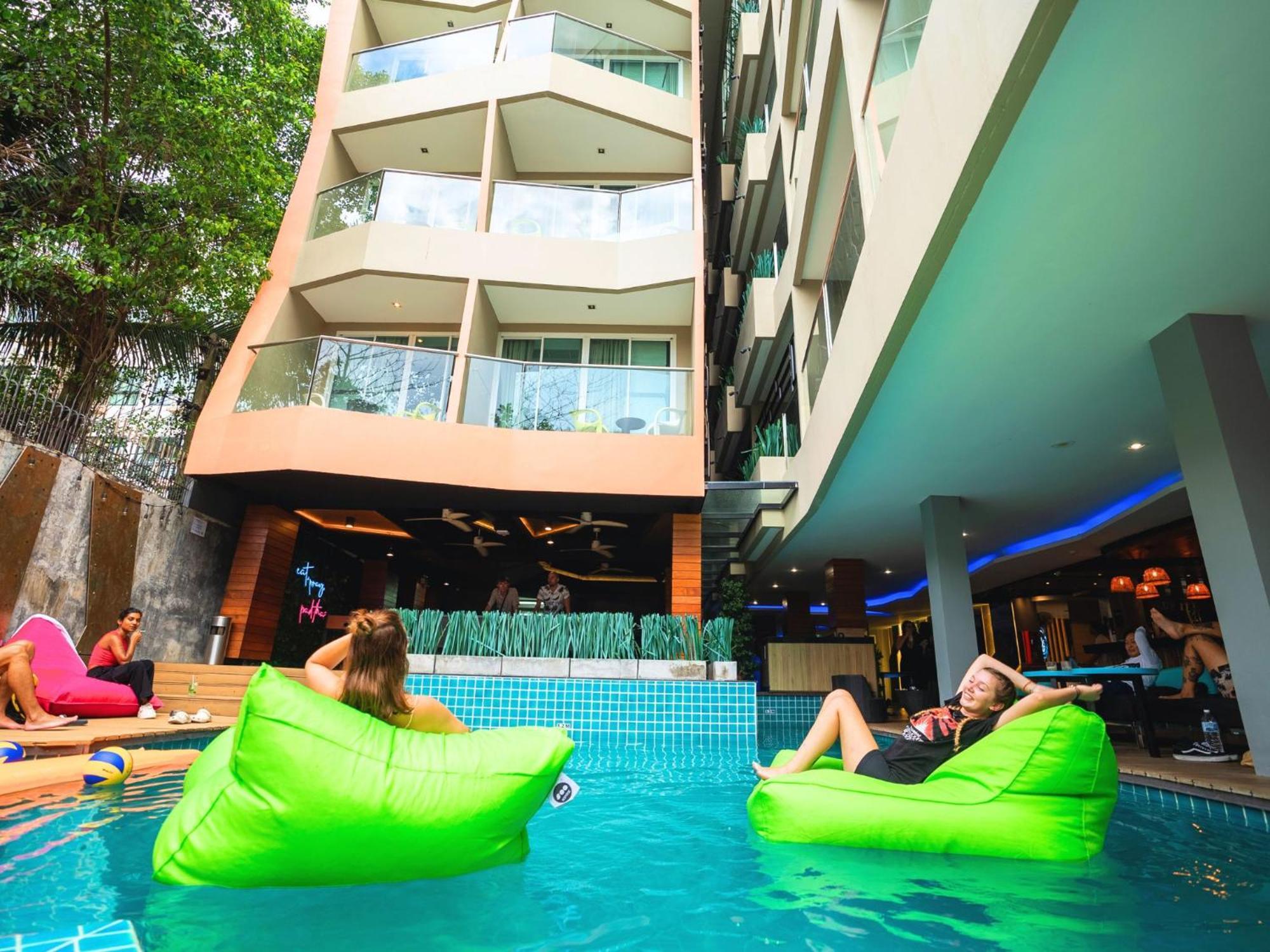 Mad Monkey Phuket Ostello